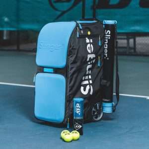 2305-MAQUINA LANZA PELOTAS SLINGER TENIS NEGRO-CELESTE